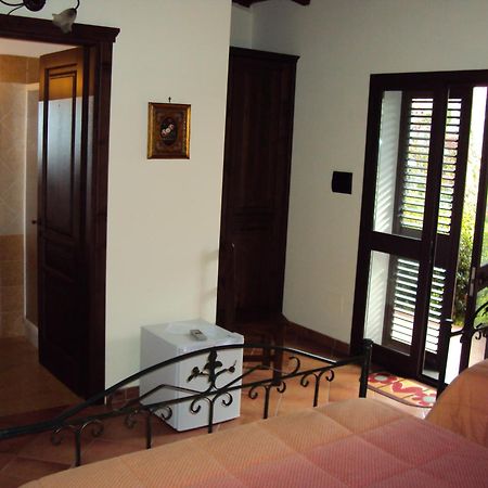 Agriturismo Il Pozzo Antico Mascali Buitenkant foto
