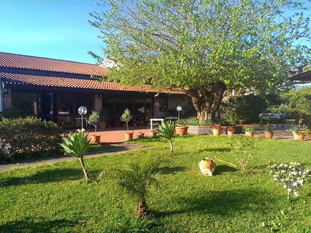 Agriturismo Il Pozzo Antico Mascali Buitenkant foto