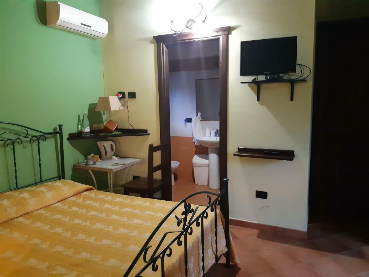 Agriturismo Il Pozzo Antico Mascali Buitenkant foto